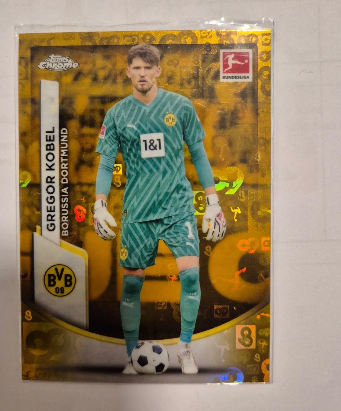 Fussballkarte: Gregor Kobel, Borussia Dortmund, Topps Chrome Bundesliga 2023-24 60 Years Refractor
